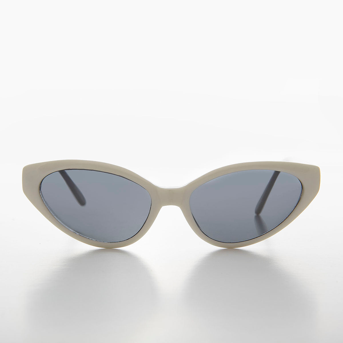 Shallow Lens Extreme Cat Eye Sunglass