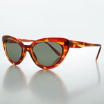 Load image into Gallery viewer, Classic Retro Cat Eye Vintage Sunglass - Greta
