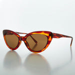 Load image into Gallery viewer, Classic Retro Cat Eye Vintage Sunglass - Greta
