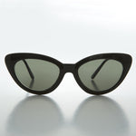 Load image into Gallery viewer, black vintage cateye sunglass
