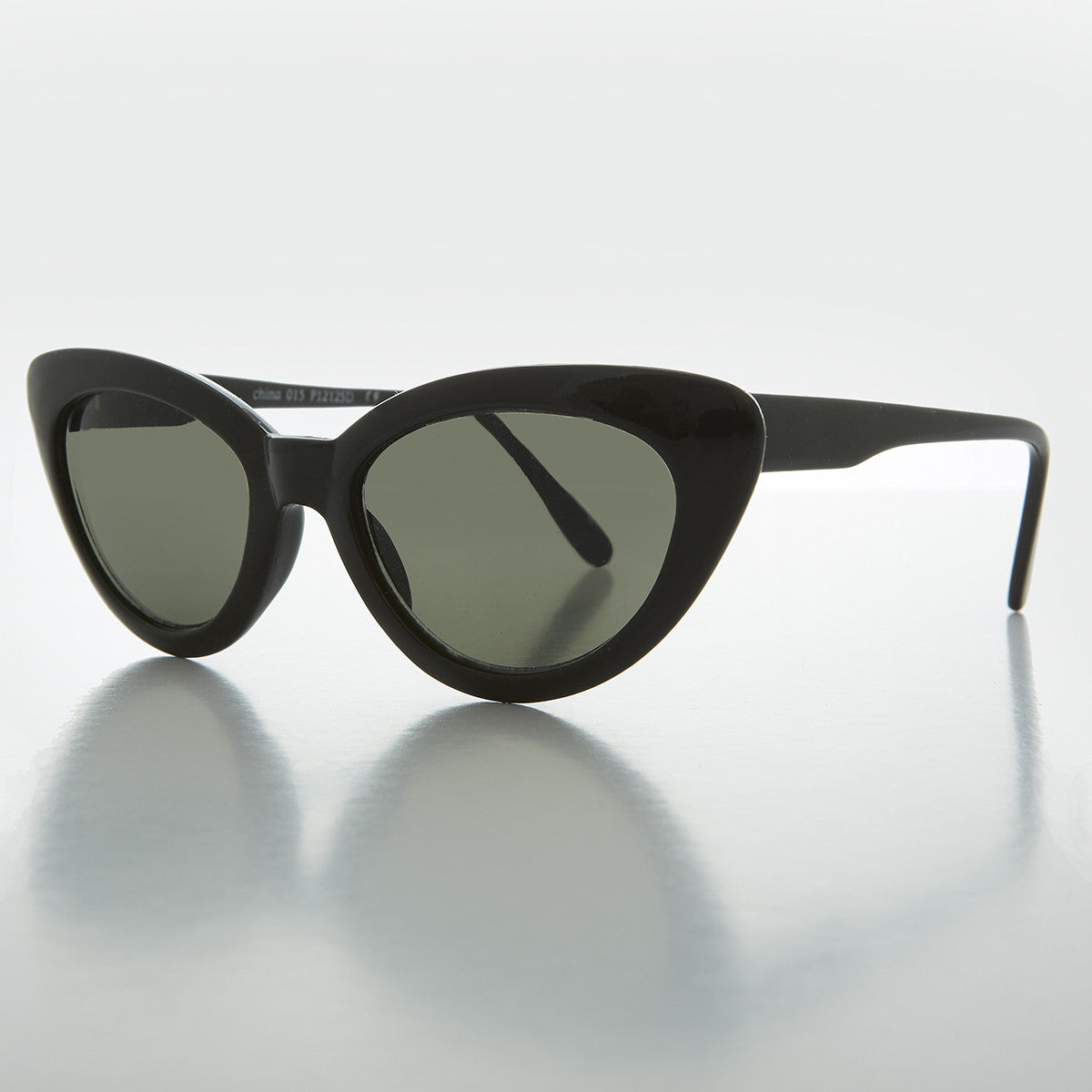 black vintage cateye sunglass